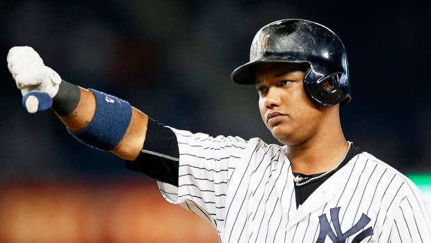 starlin-castro-yankees-thumbs-down-celebration.jpg